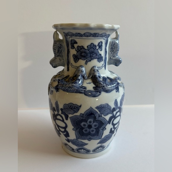 Gorgeous Chinese Porcelain Blue White Vase Vintage EC - Picture 8 of 8
